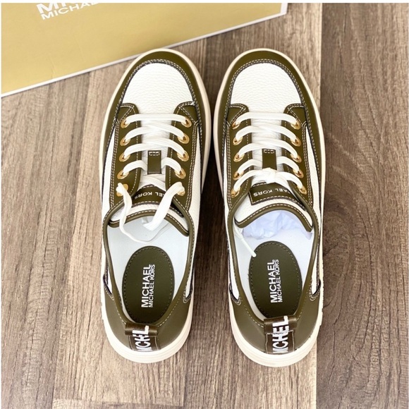 Michael Kors Shea Lace up Sneakers
Olive color - Picture 4 of 10